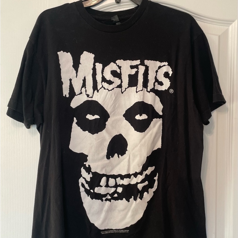 Black Misfits tee